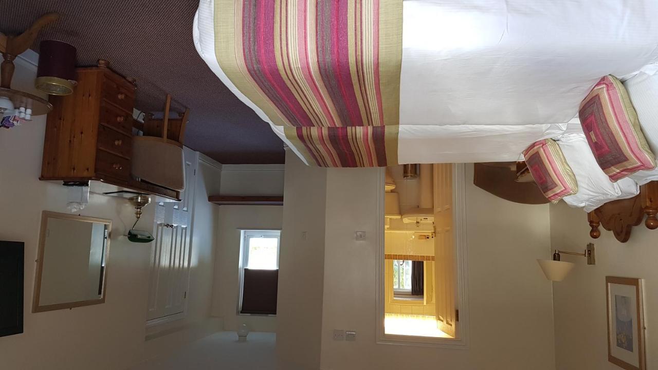 The Tally Ho Hotel - B&B Μπίσεστερ Εξωτερικό φωτογραφία